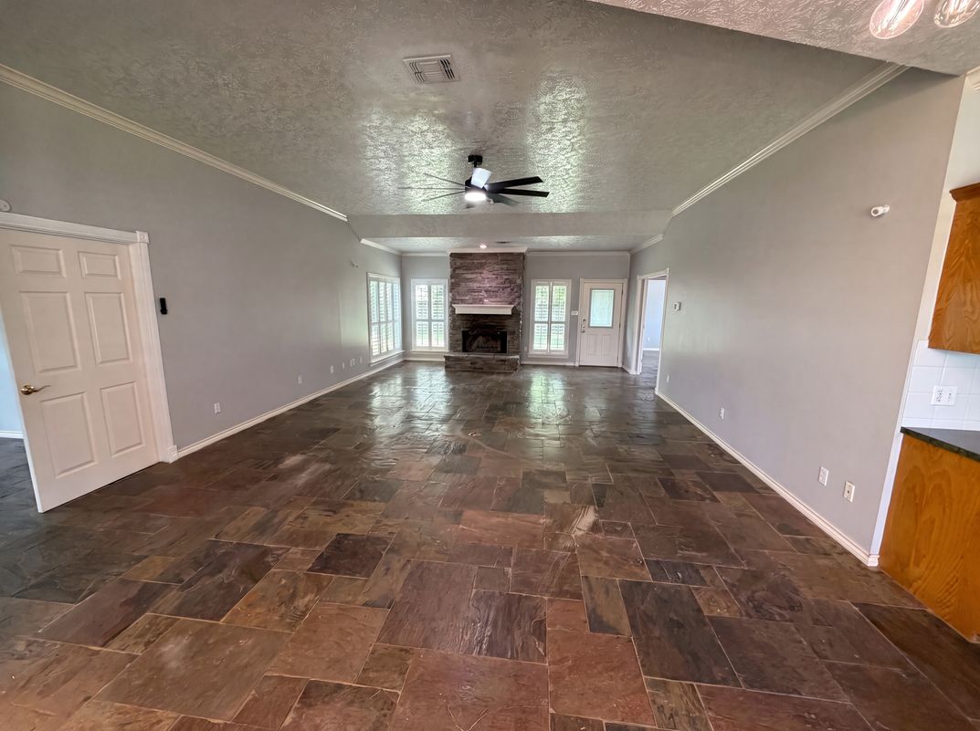 Property photo 3 of 7934 Round Rock Dr
