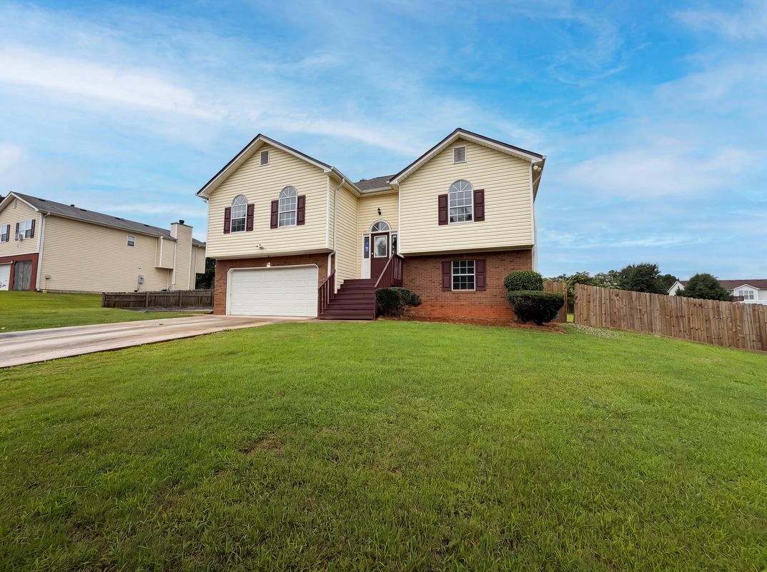 Photo 25 of 32 of 5355 Queen Ester Ct, Ellenwood, GA
