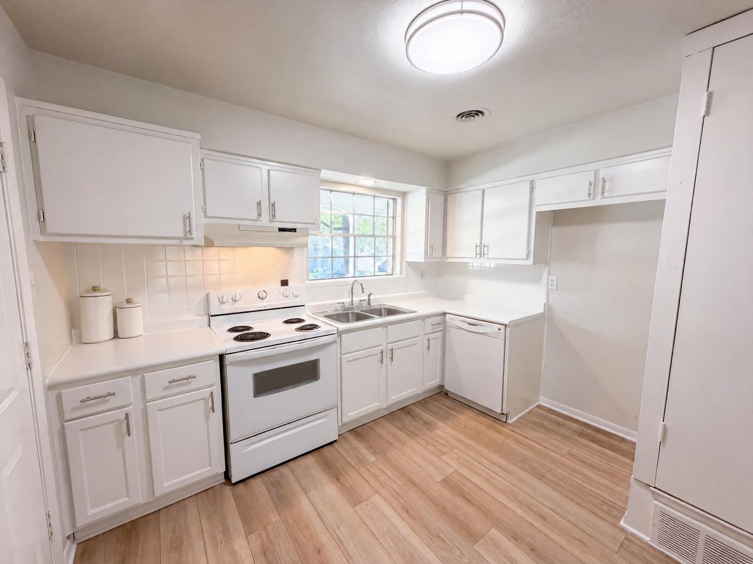 Property photo 2 of 1229 King Dr