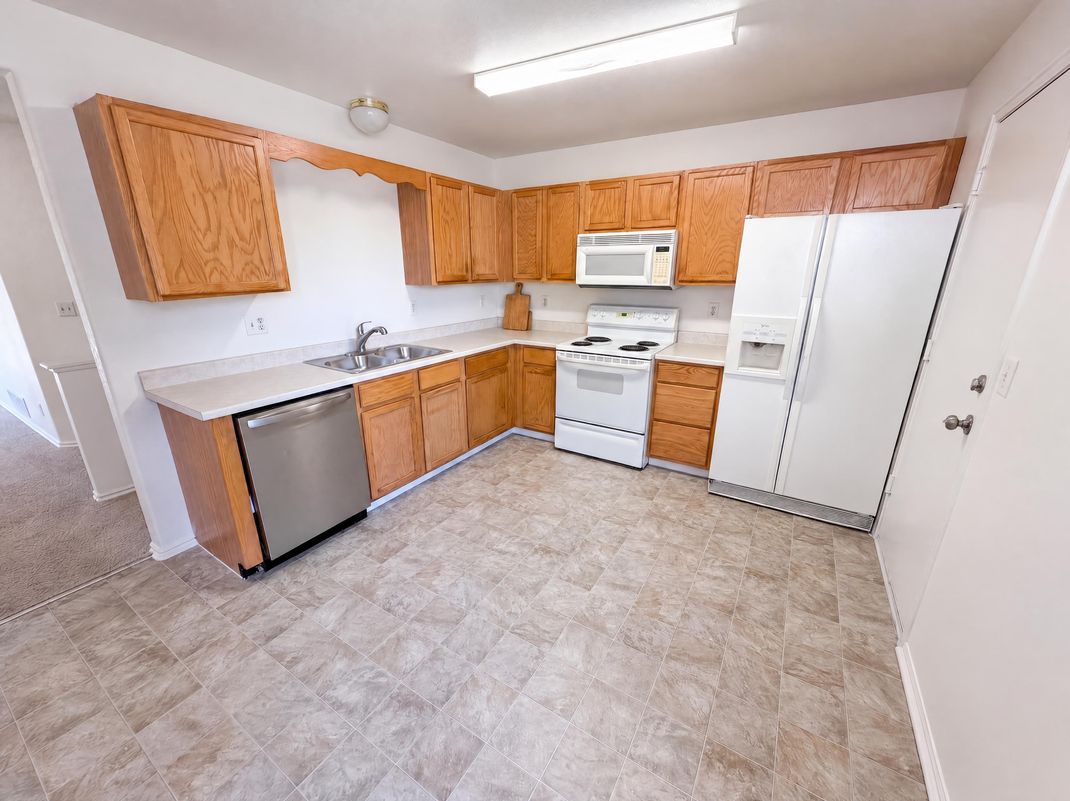 Property photo 2 of 18959 E Linvale Pl
