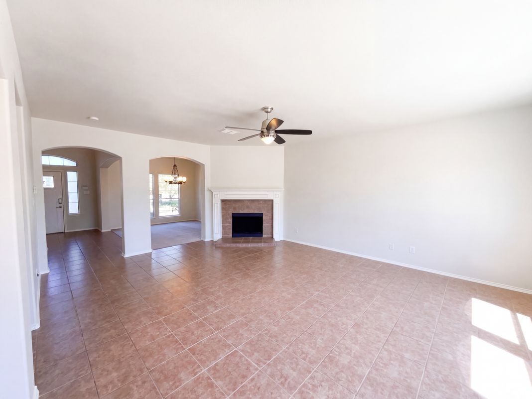 Property photo 3 of 137 Deerwood Oaks