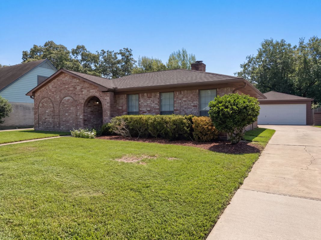 Property photo 1 of 11819 Amblewood Dr