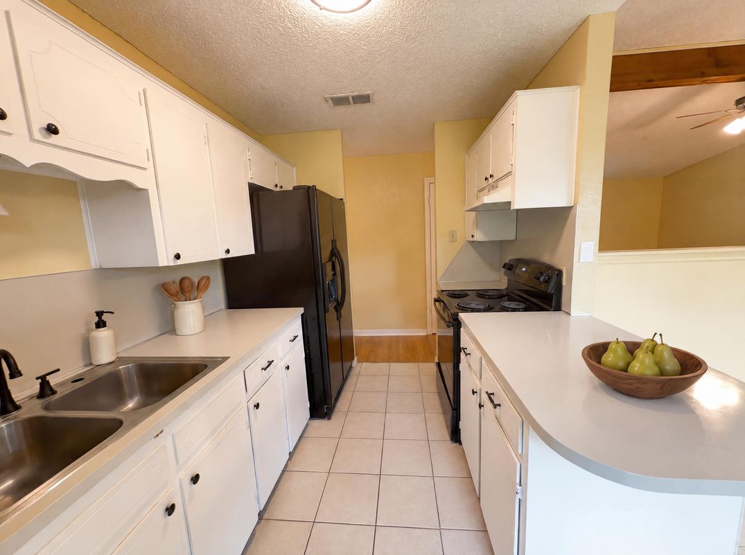 Property photo 2 of 908 Hackberry St