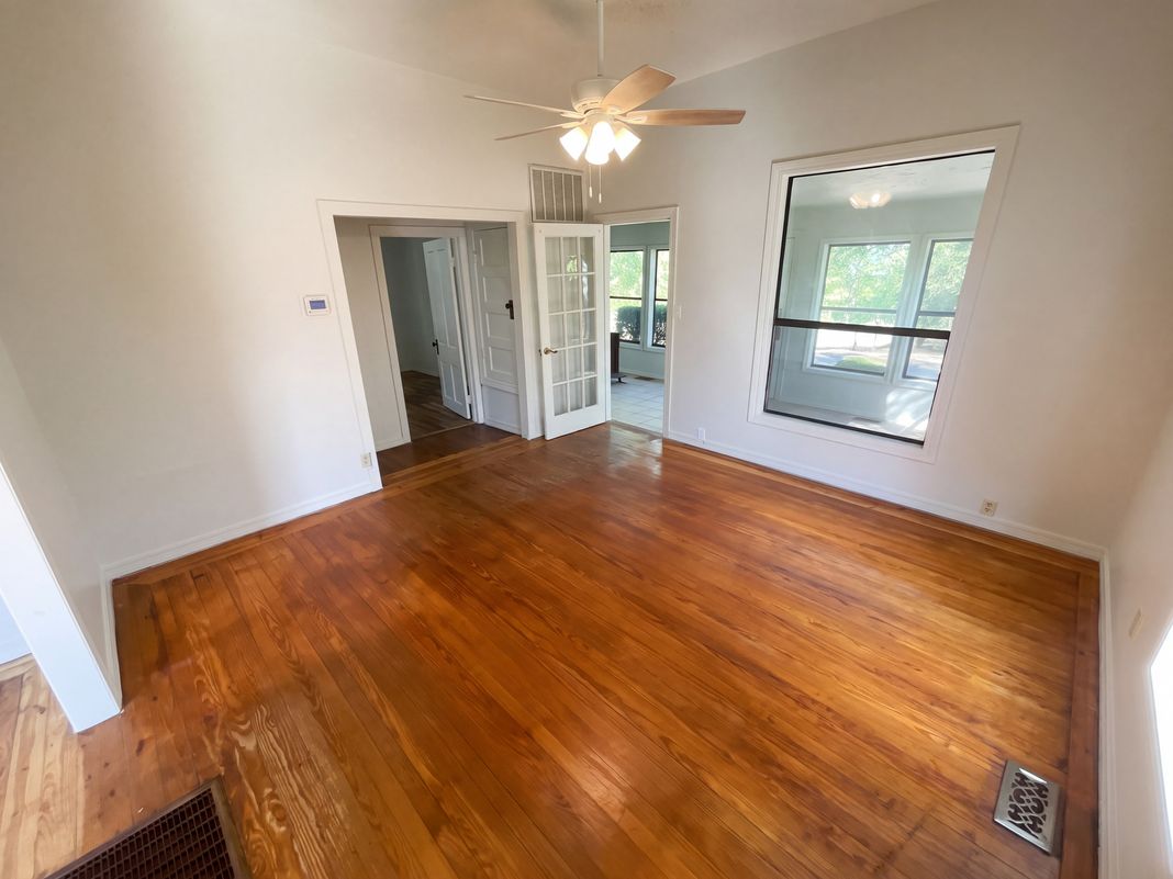 Property photo 3 of 323 W 7th St
