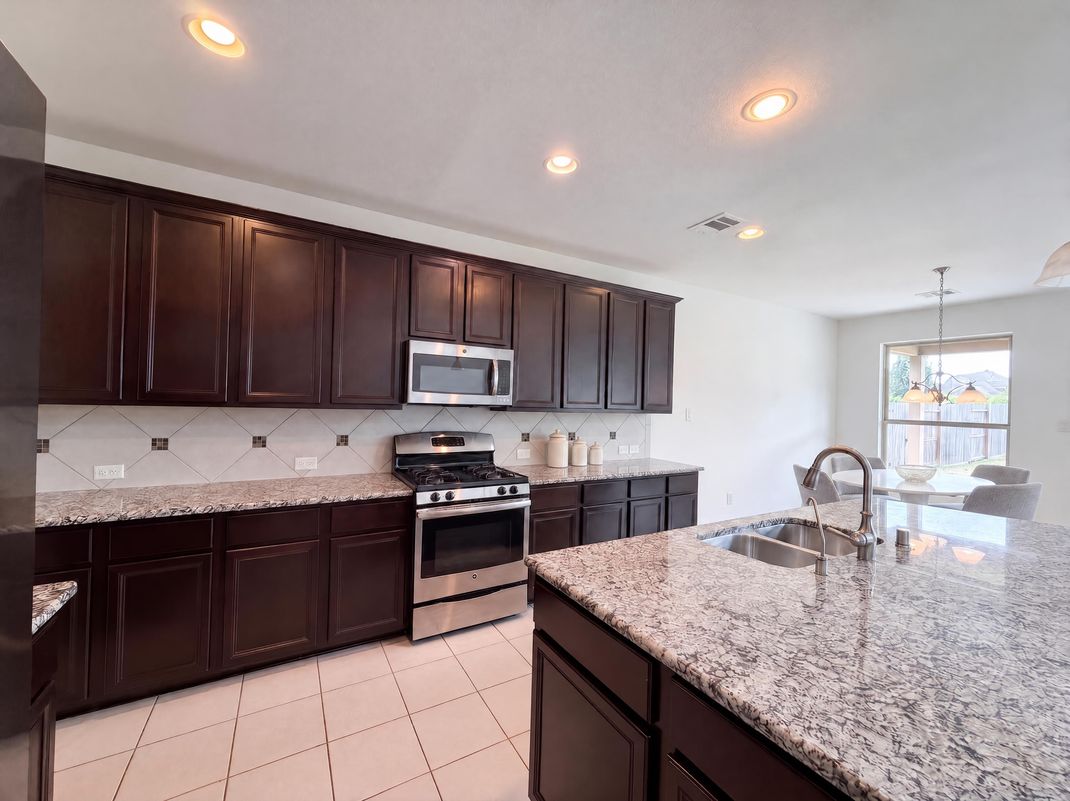Property photo 2 of 19607 Pecos Bend Ct