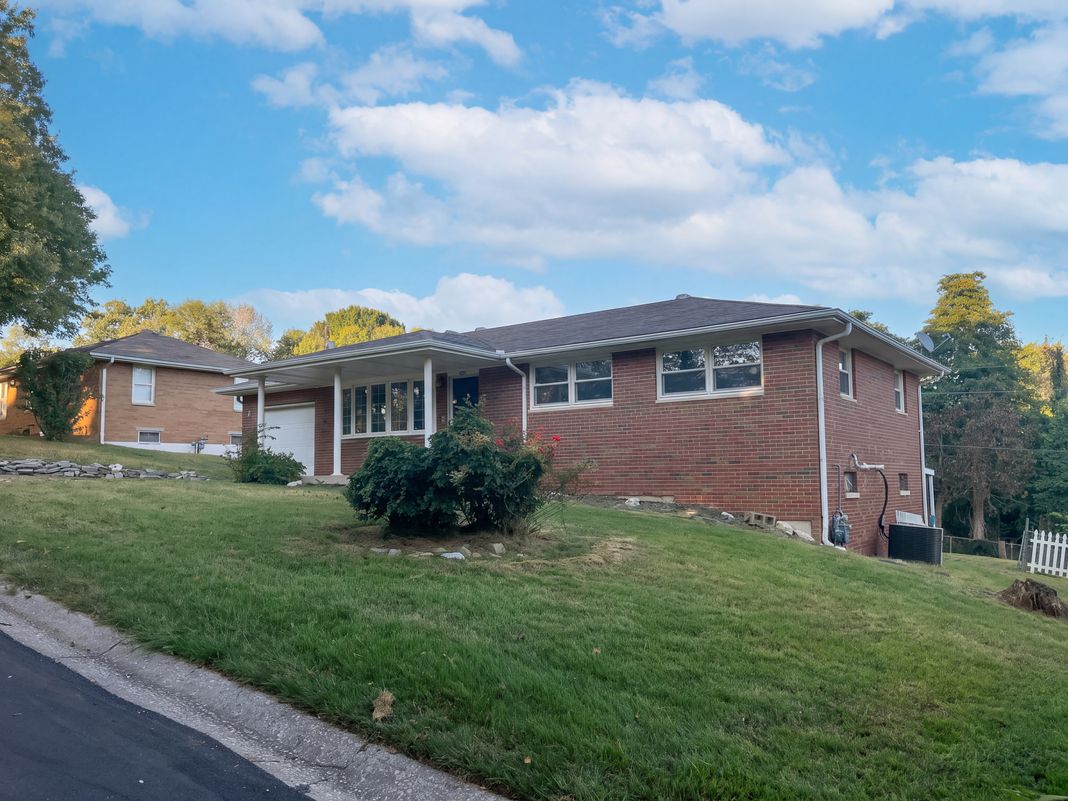 Property photo 1 of 4917 Hill Dr