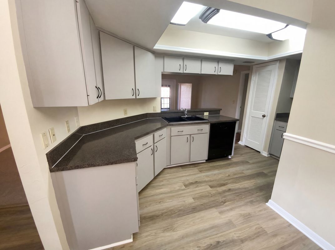 Property photo 2 of 1610 N Dalary Pt