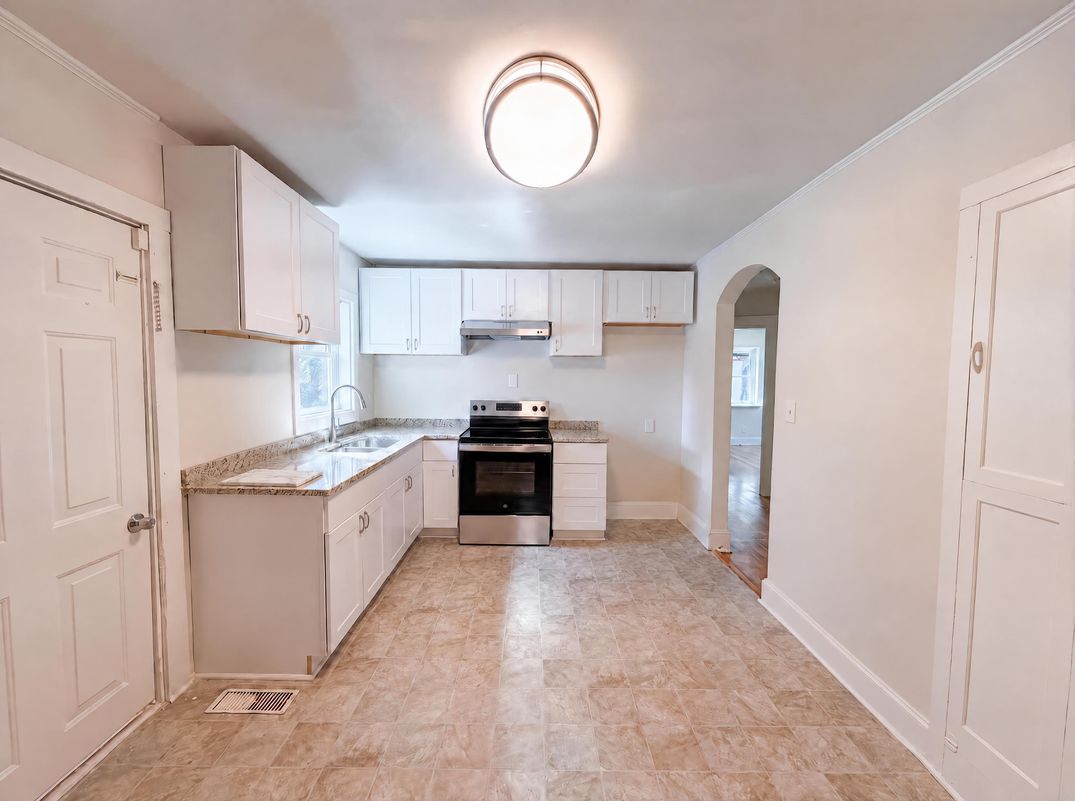Property photo 2 of 18 Rhyne Ave