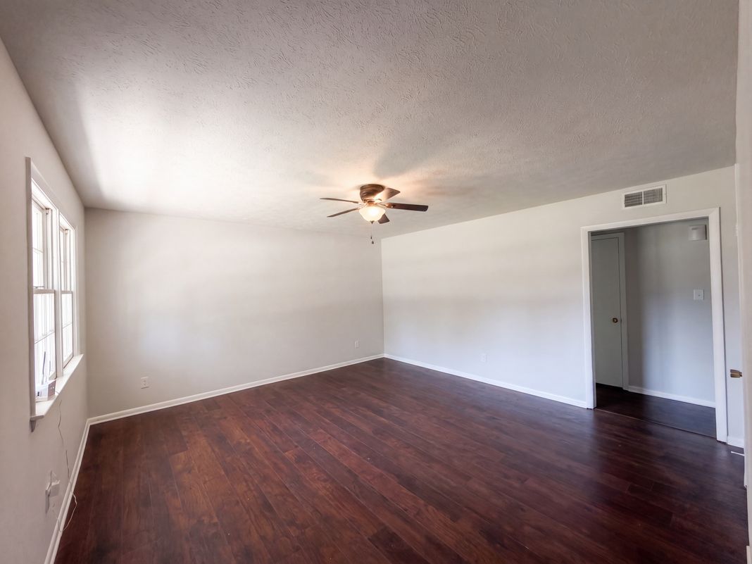 Property photo 3 of 3632 Metric Dr