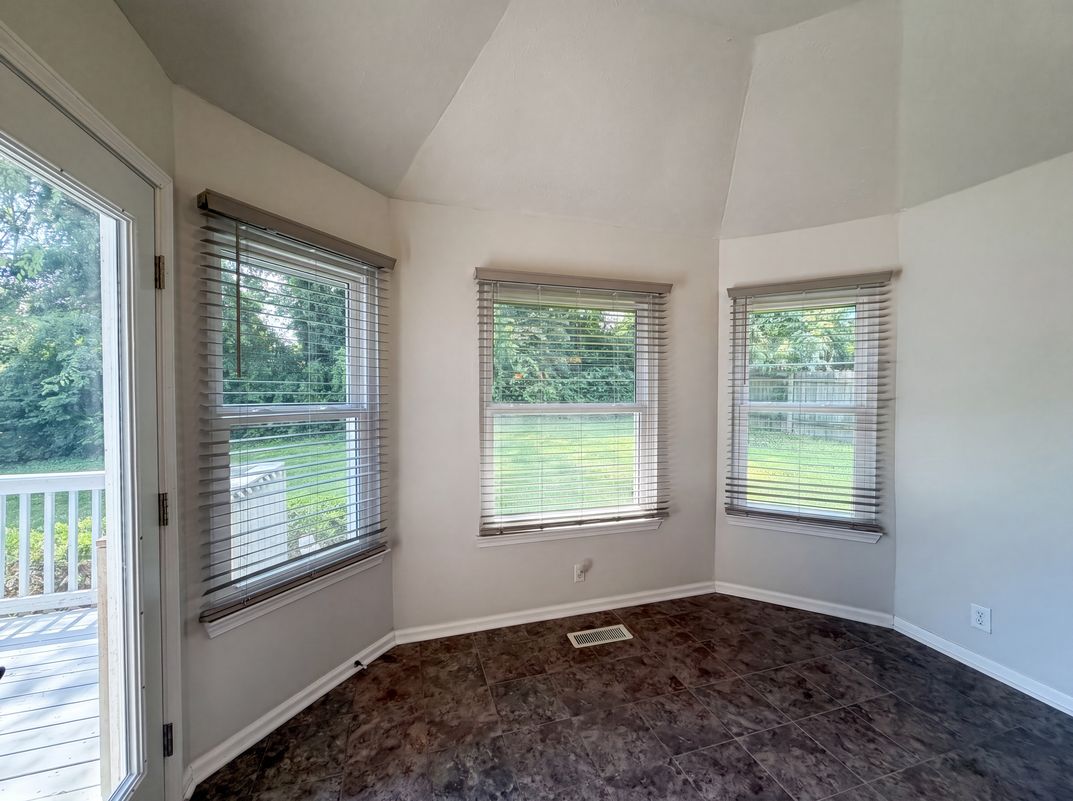 Photo 6 of 18 of 832 Stone Hedge Ct, Old Hickory, TN