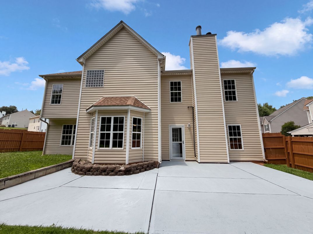Photo 5 of 23 of 4024 Fifendrum Ln, Charlotte, NC