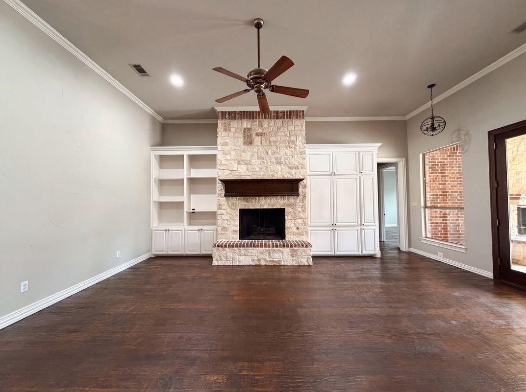 Property photo 3 of 1930 Fair Oaks Ln