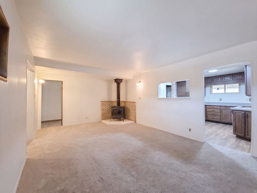 Property photo 3 of 9222 Aztec Rd NE