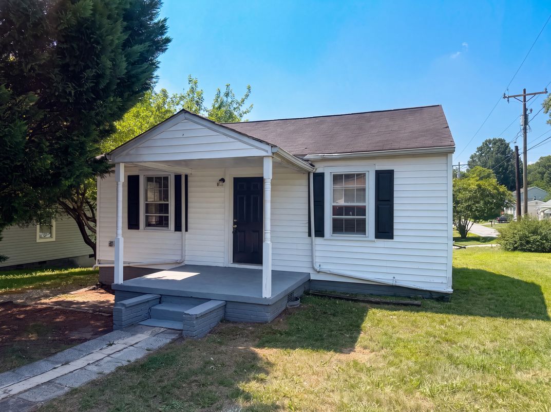 Property photo 1 of 920 Elm St
