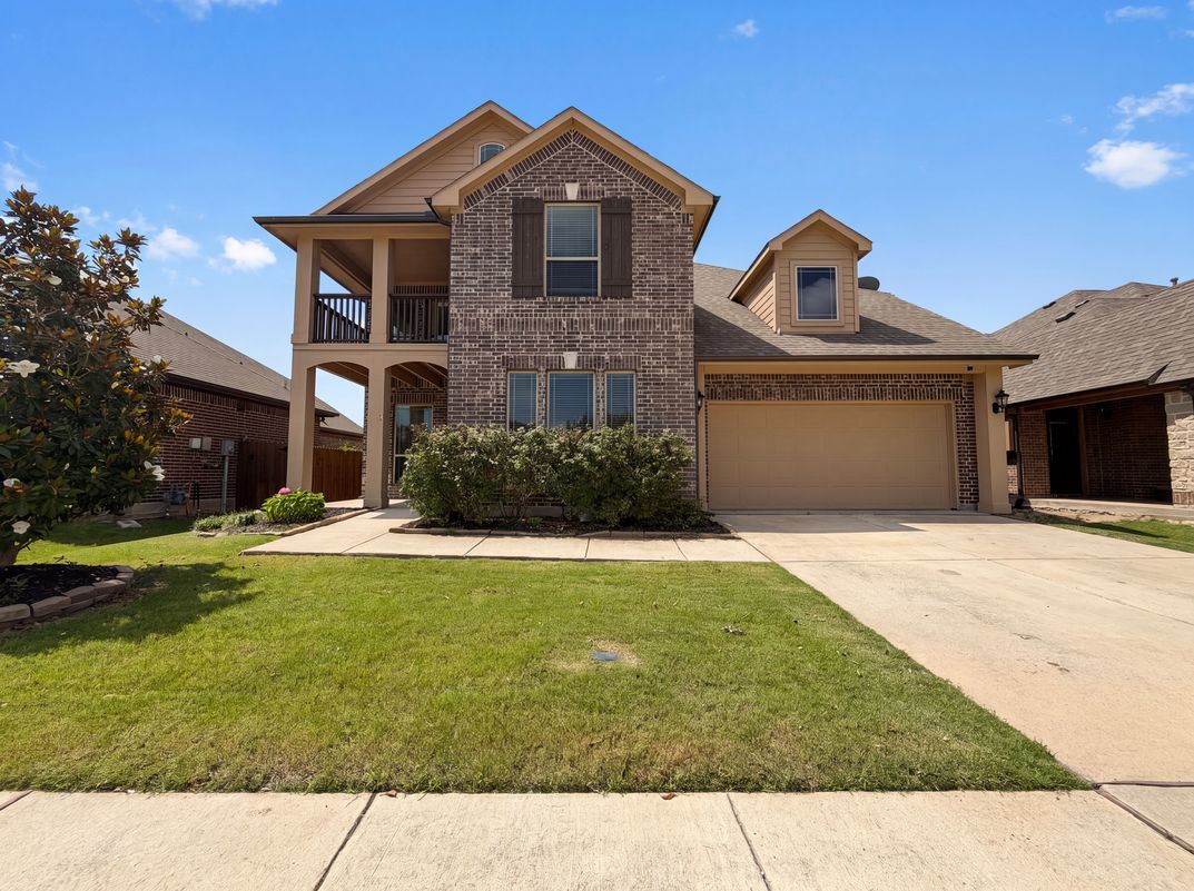 Property photo 1 of 725 Lyndhurst Dr
