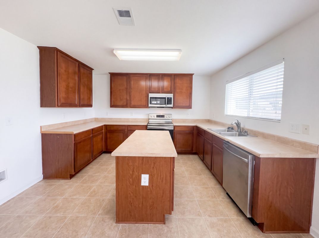 Property photo 2 of 172 Bermuda Lakes Dr
