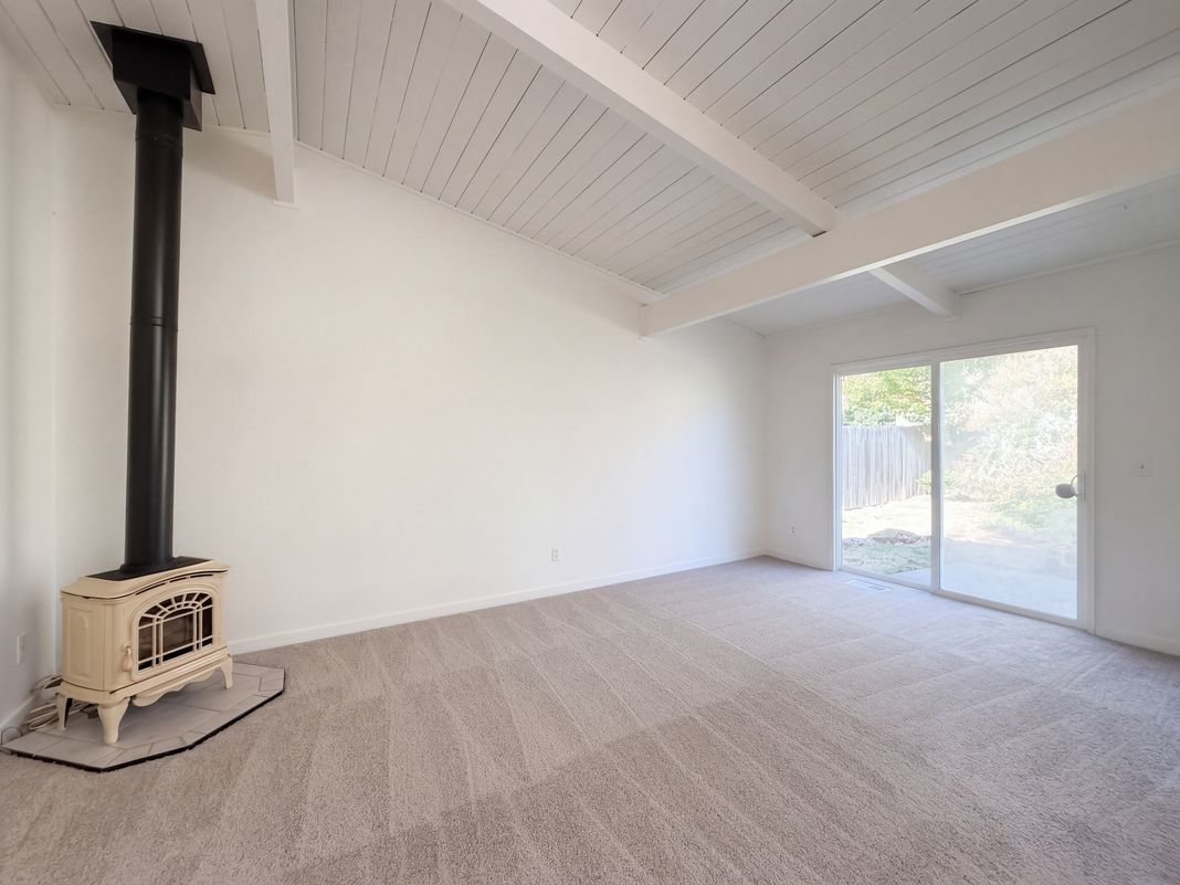 Property photo 3 of 19495 SW Southview St