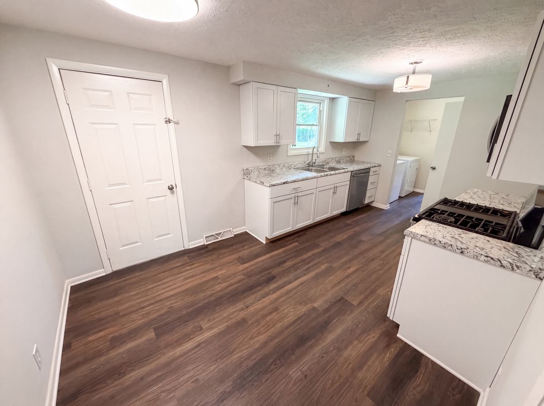 Property photo 2 of 2434 W 67th St