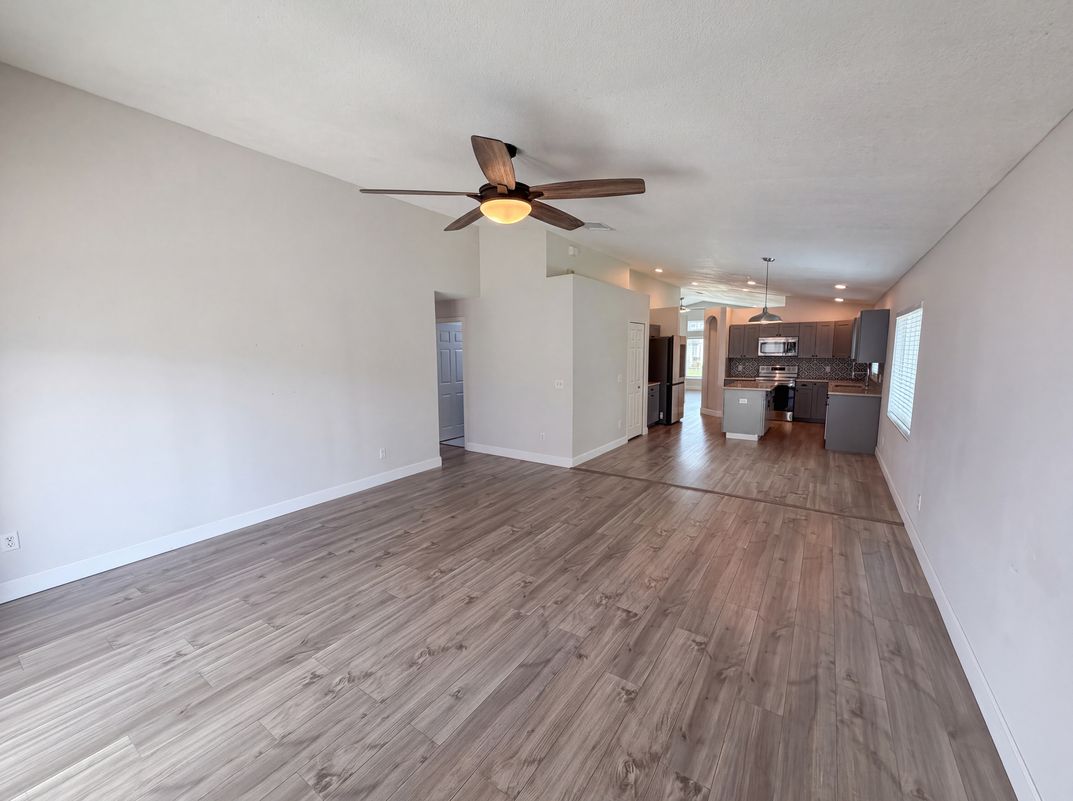 Property photo 3 of 3800 Seminole Dr