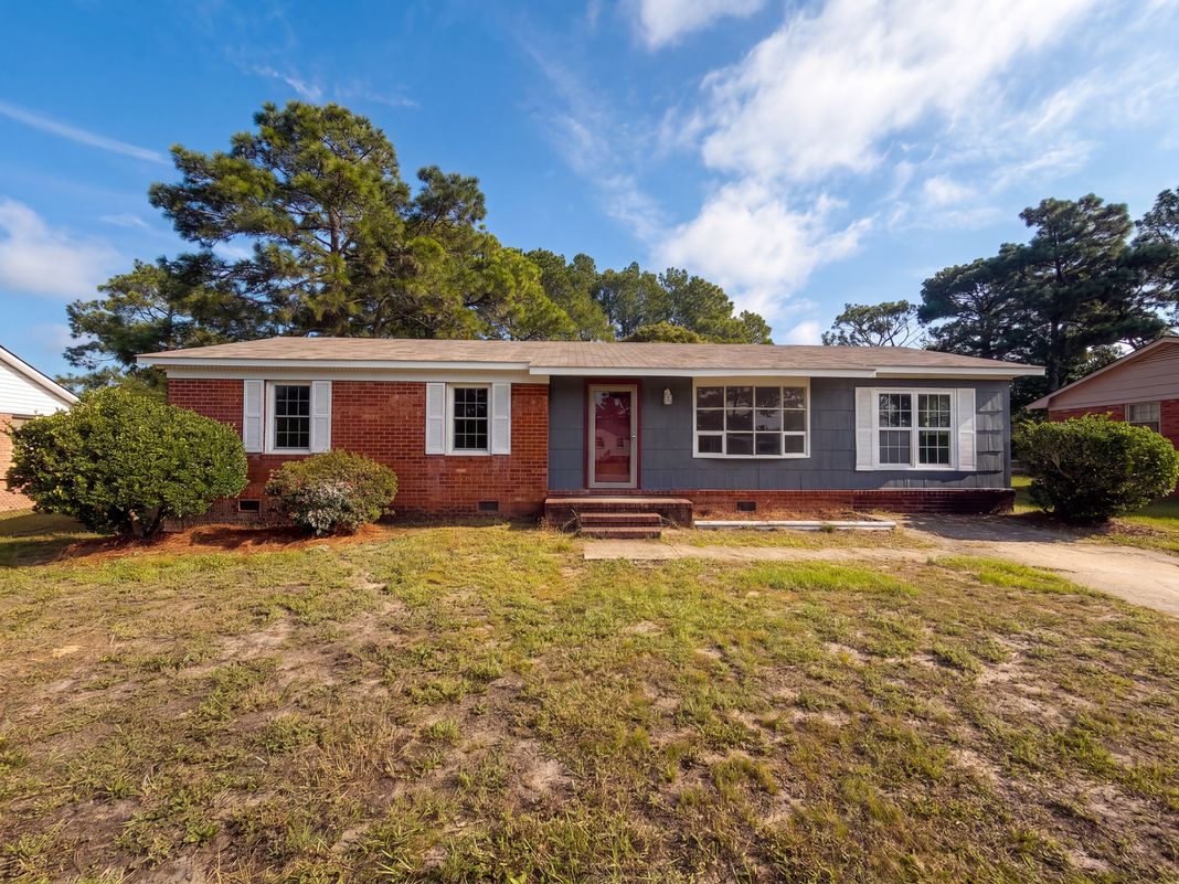 Property photo 1 of 2806 E Cramer Dr