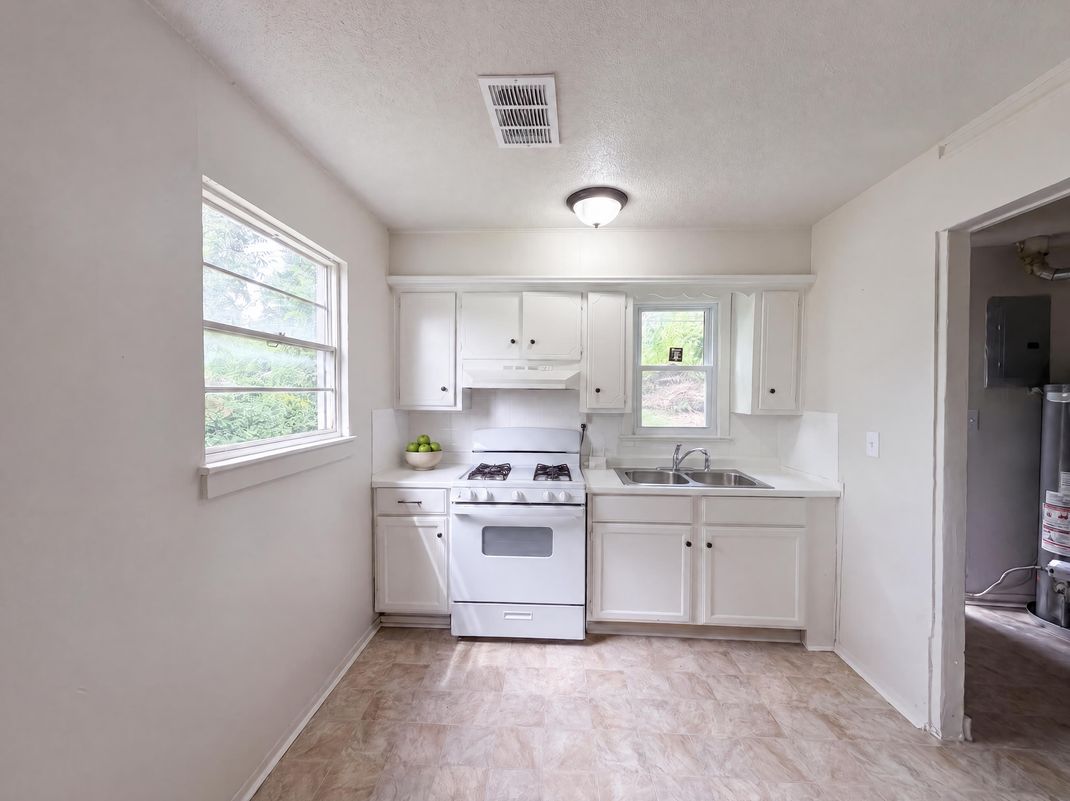 Property photo 2 of 4770 Woodend Ave