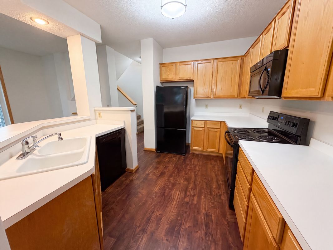 Property photo 2 of 214 Christenson Way NE