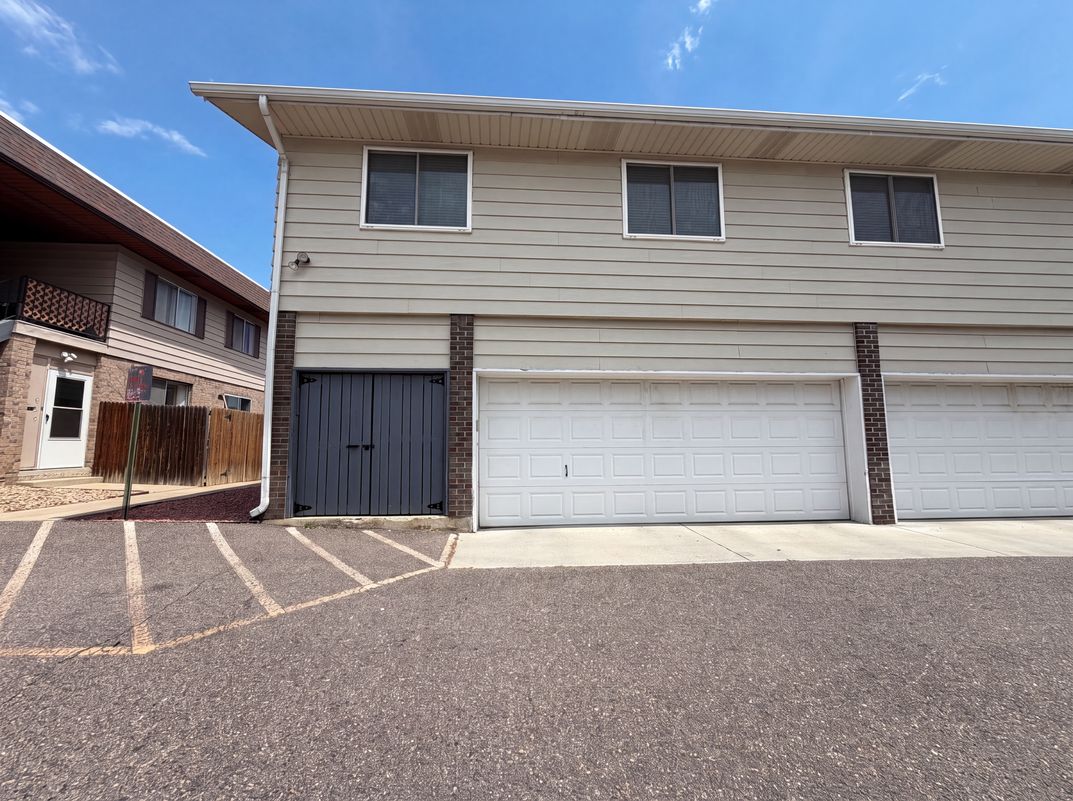 Property photo 1 of 9867 Lane St