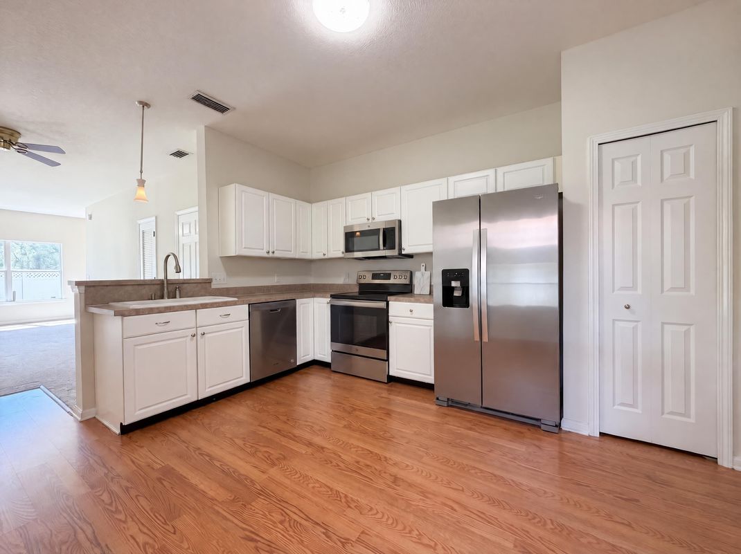 Property photo 2 of 1211 Southern Stream Ct