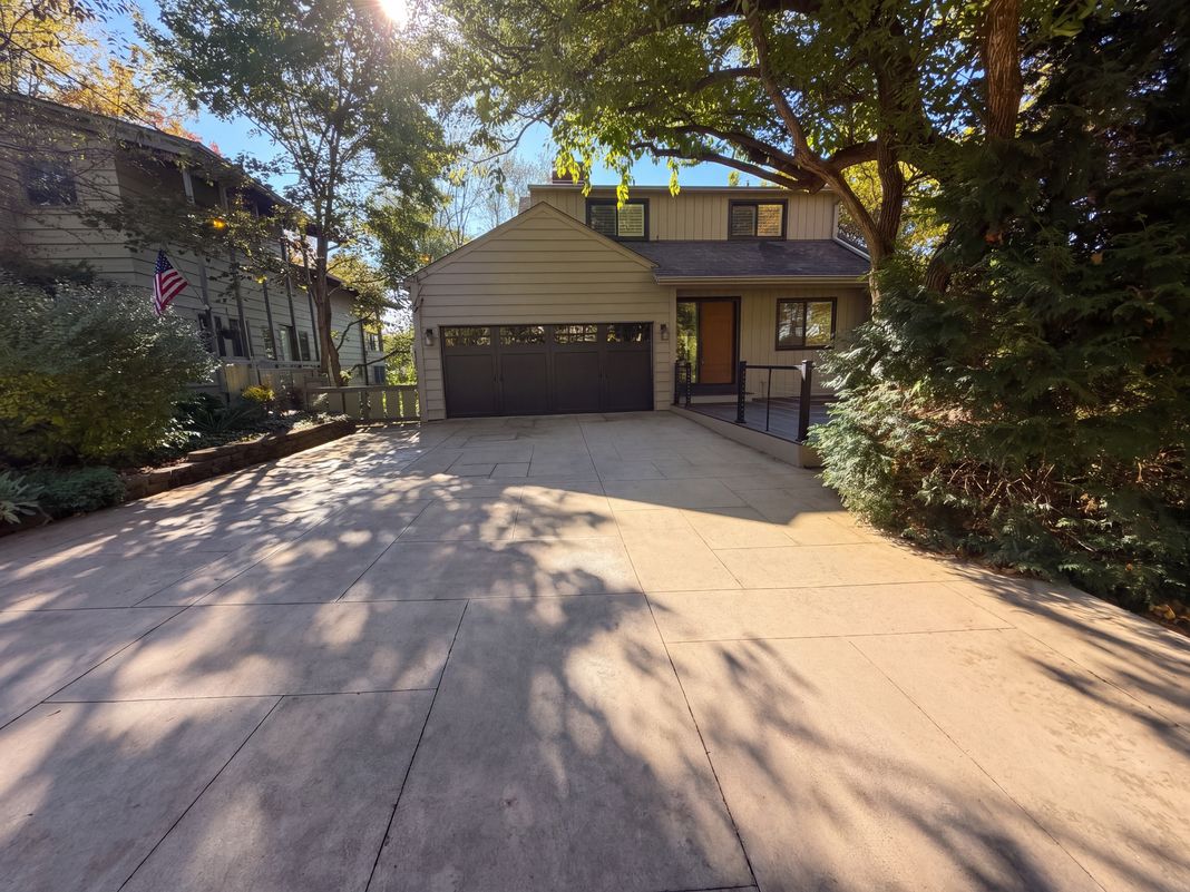 Property photo 1 of 50 E Summit St