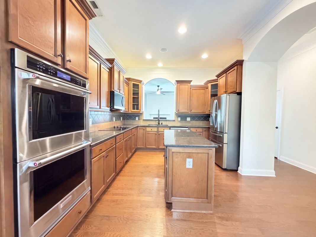 Property photo 2 of 15203 Gathering Ct