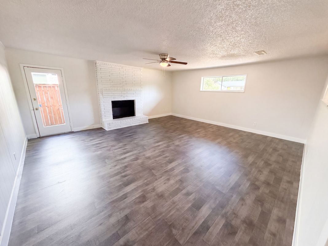Property photo 3 of 8540 Foxwood Ln