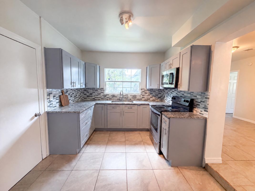 Property photo 3 of 7117 N 50th St
