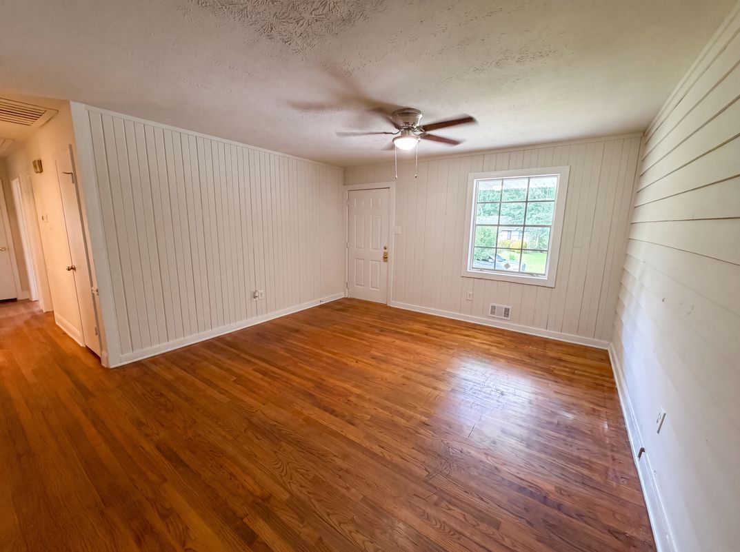 Photo 14 of 19 of 1375 NW South Hicks Cir, Conyers, GA
