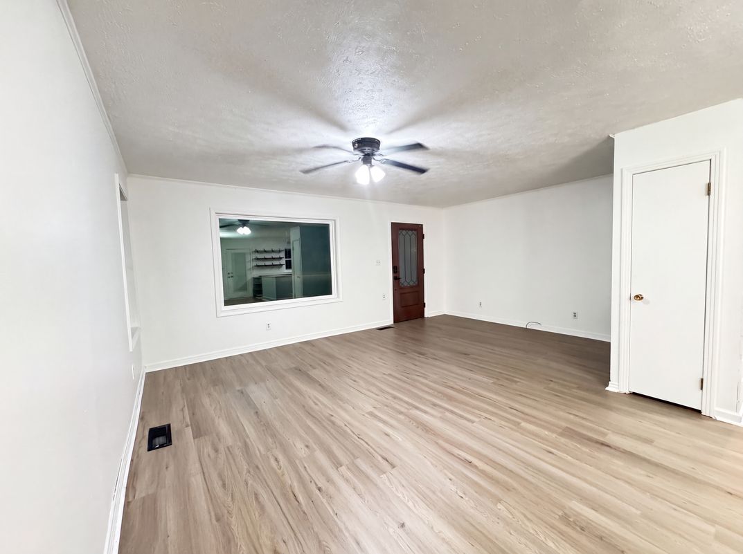 Property photo 3 of 422 W Main St