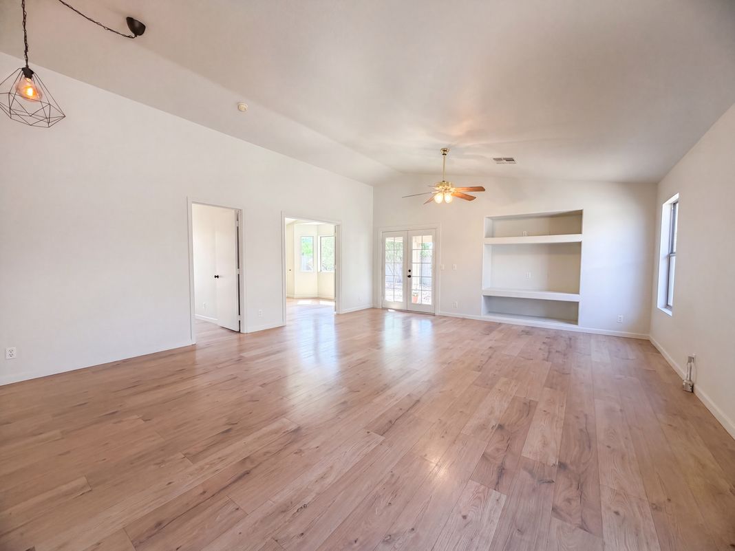 Property photo 3 of 2756 S Compton