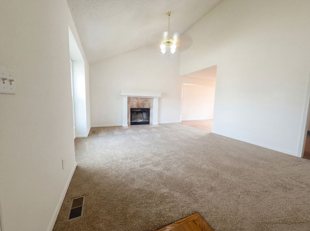 Property photo 3 of 14110 Lora St