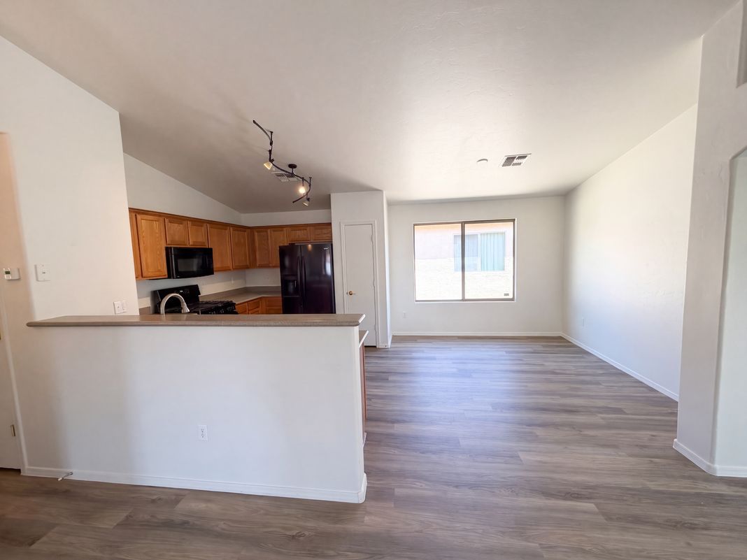 Property photo 3 of 7184 S Oakbank Dr