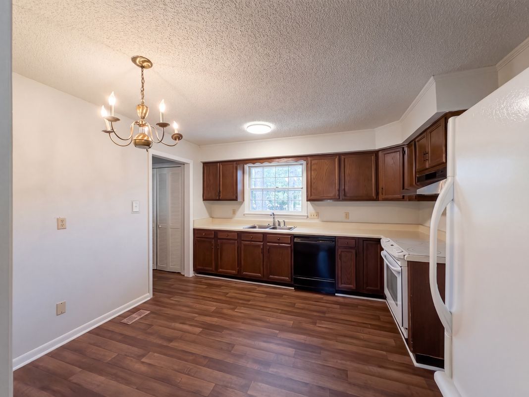Property photo 2 of 2101 Fordham Dr
