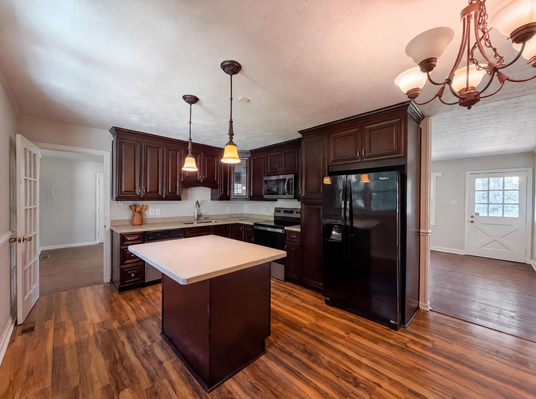 Property photo 2 of 4060 Rosehill Rd