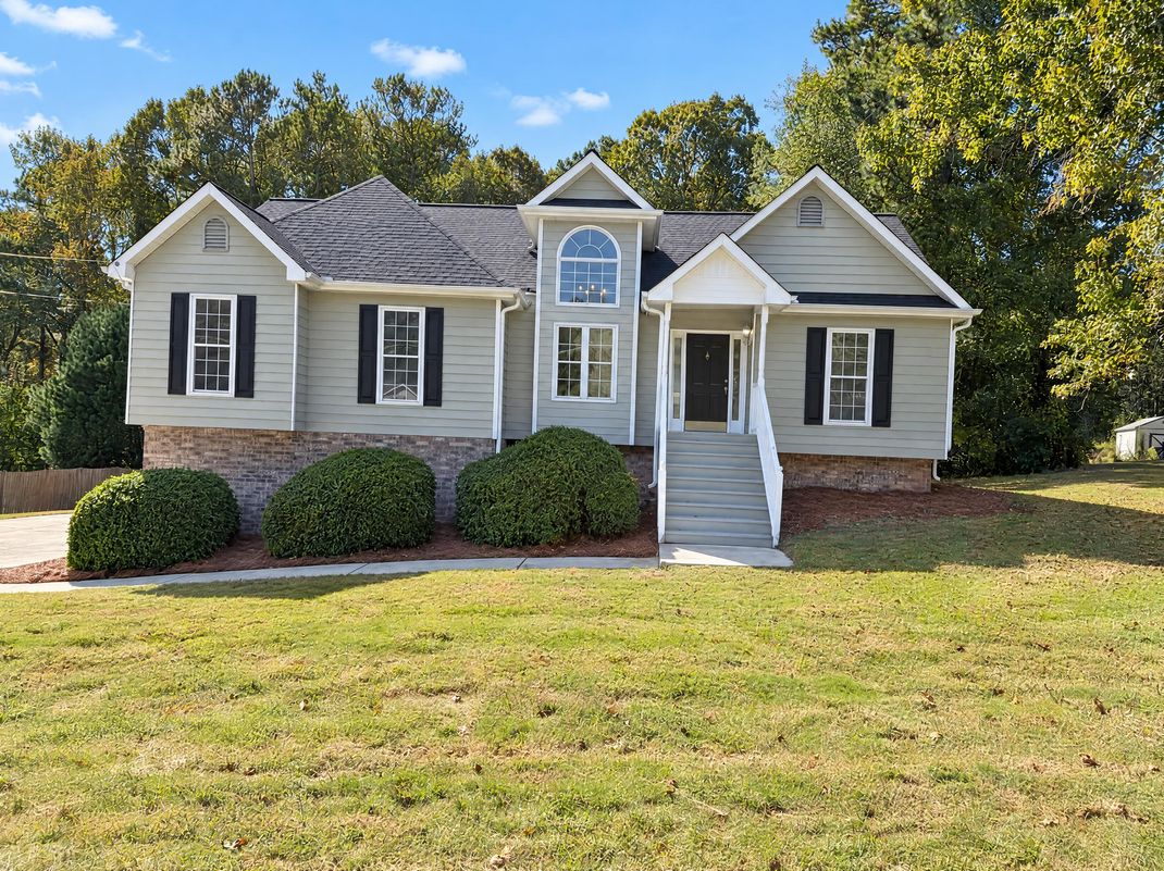 Property photo 1 of 8619 Foxridge Dr