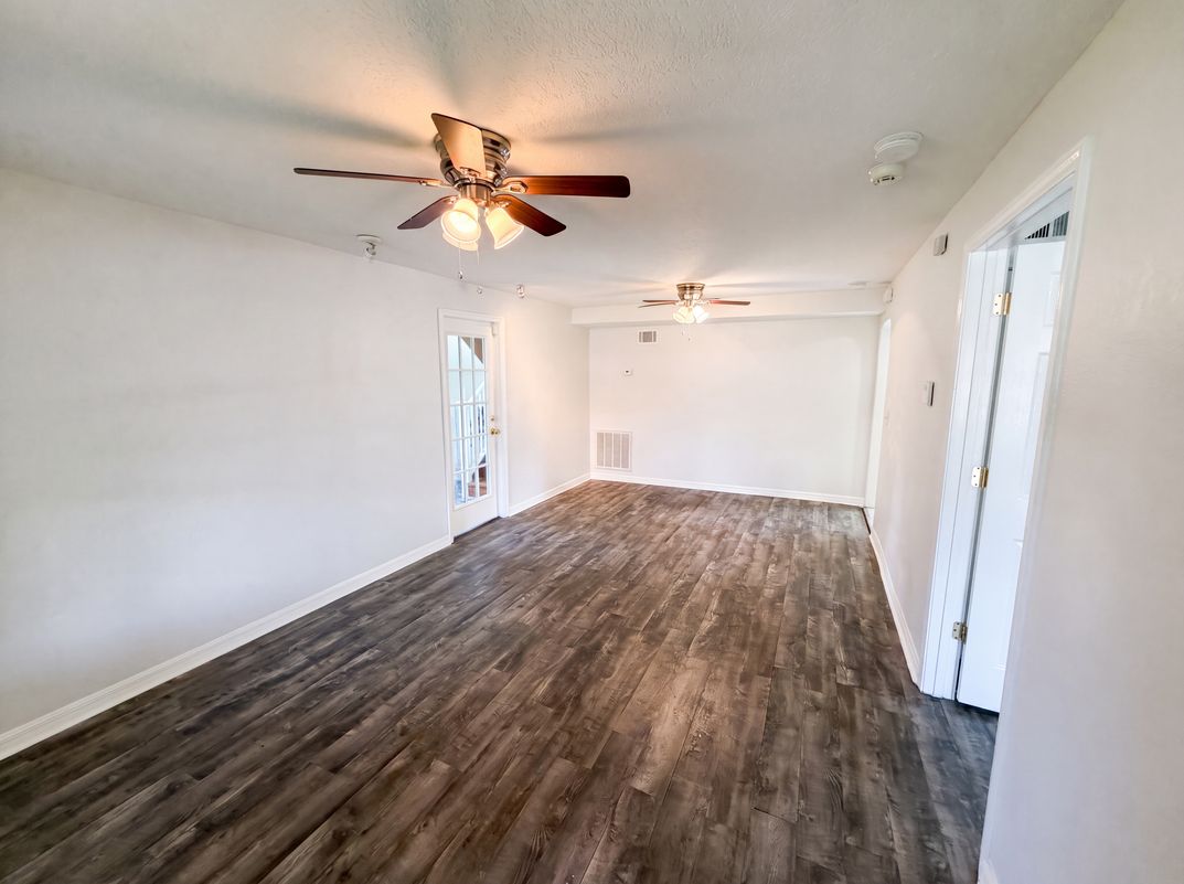 Property photo 3 of 111 S Oleander Ave