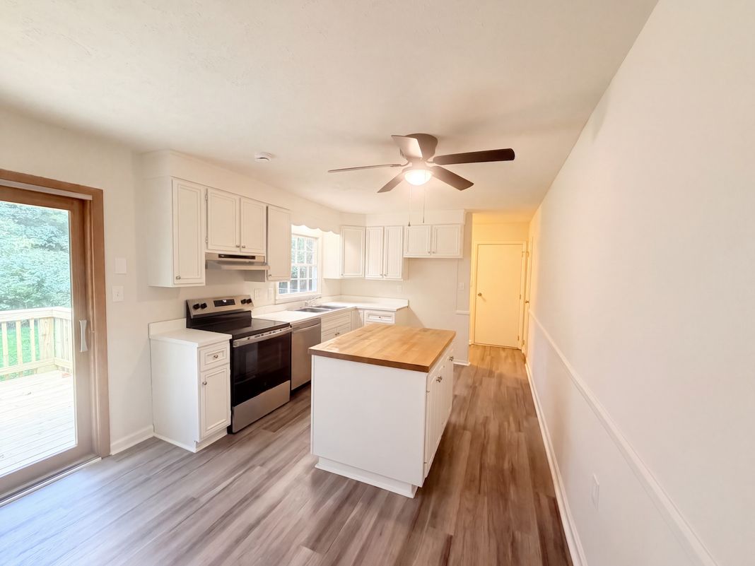 Property photo 2 of 1181 Bouldercrest Cir