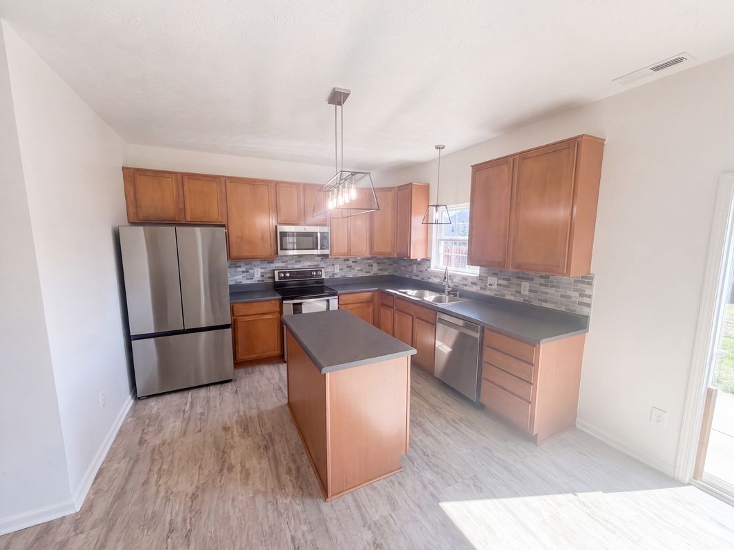 Property photo 2 of 2899 Armaugh Dr