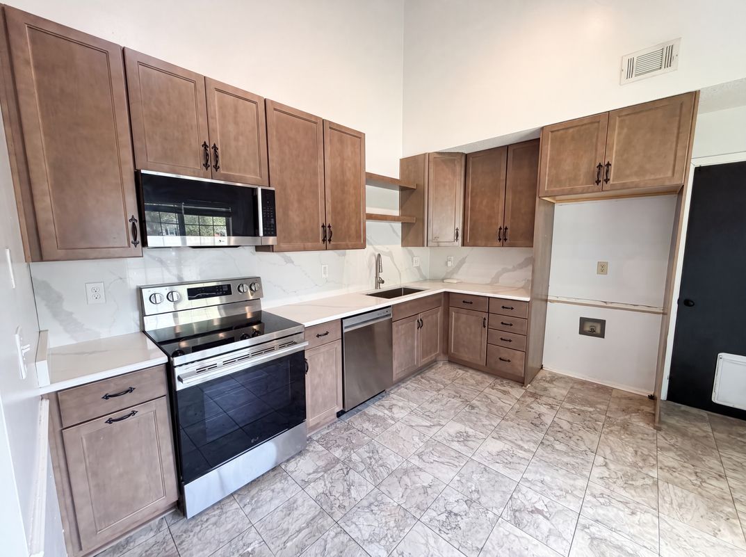 Property photo 2 of 218 Persimmon Cir
