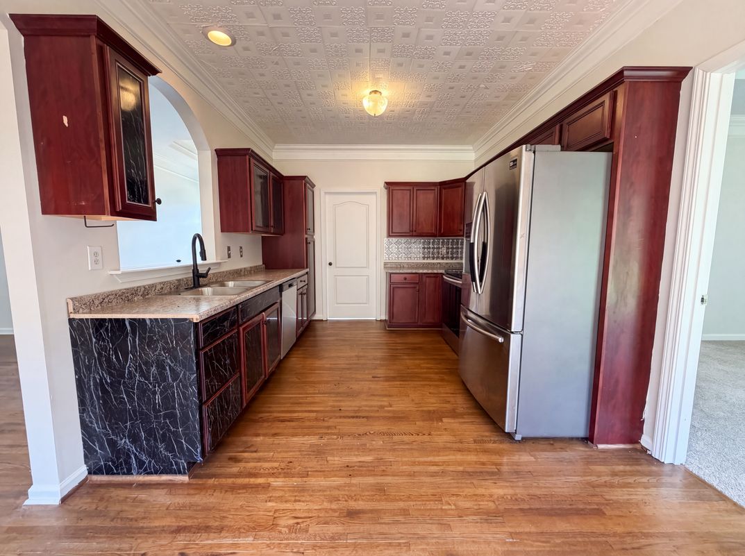Property photo 2 of 655 S Hillcrest Rd