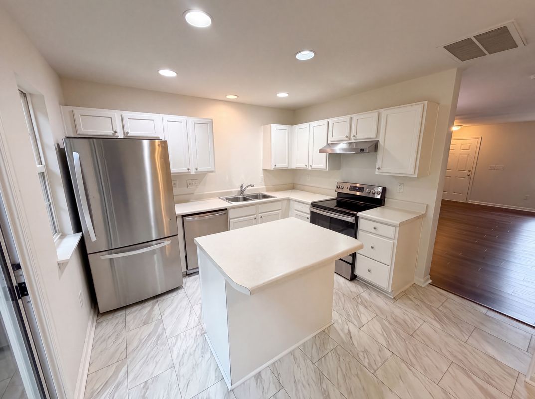 Property photo 2 of 4165 Birch Leaf Ct