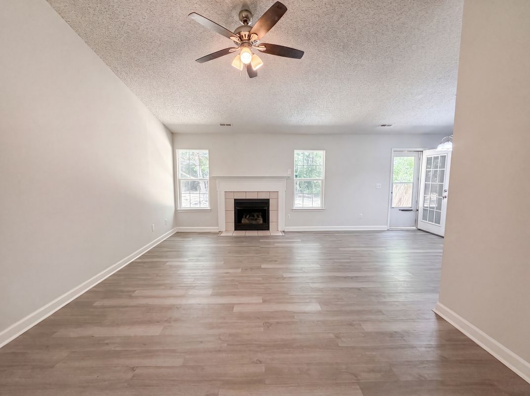 Property photo 3 of 2223 Mancke Dr