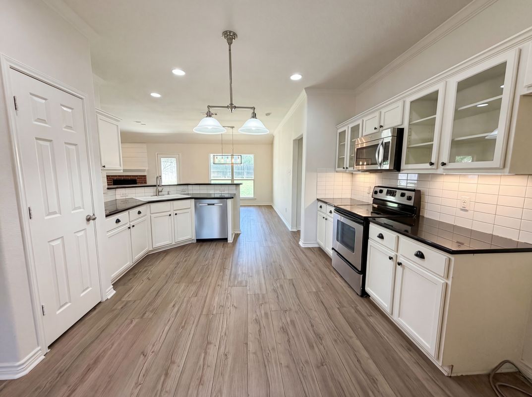 Property photo 2 of 8710 Surrey Ct