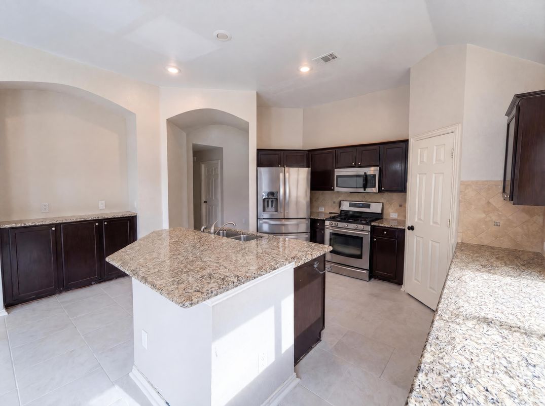 Property photo 2 of 1441 Forest Oaks Ct