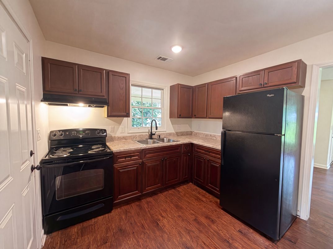 Property photo 2 of 856 Glenway Dr